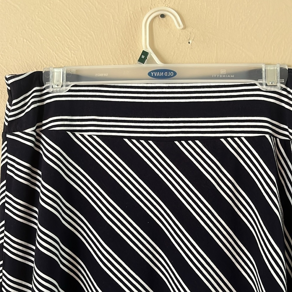 Talbots Knit Maxi Skirt Navy Blue Stripes Size Medium Elastic Waistband - Picture 2 of 10